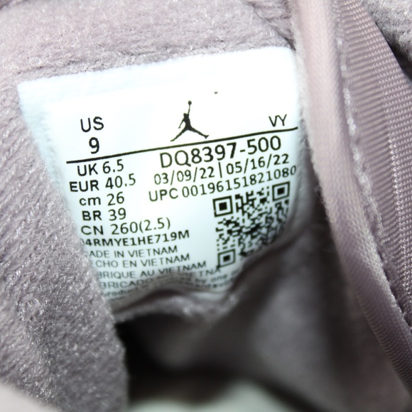 Women's Jordan 1 Mid SE Purple Smoke/White Size 9 - Picture 10 of 11